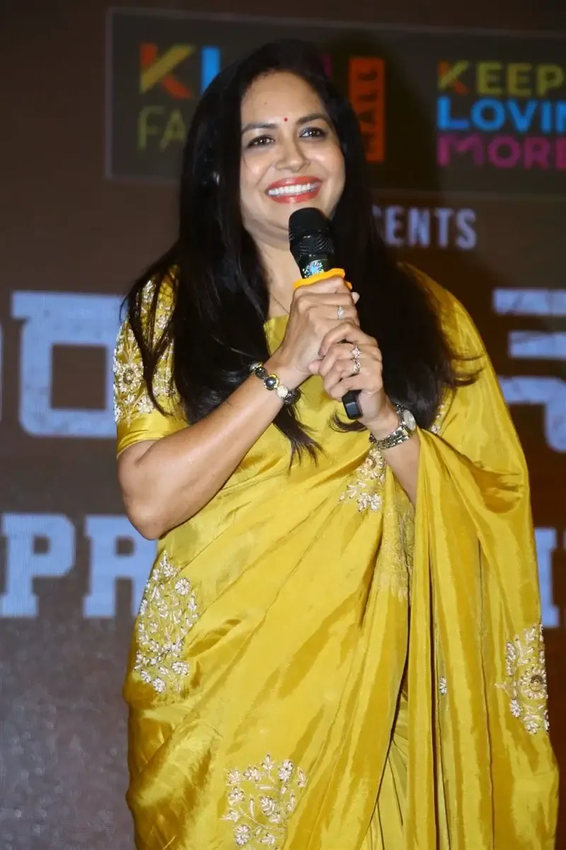 SINGER SUNITHA YELLOW SAREE AT SARKAARU NOUKARI TEASER LAUNCH 10